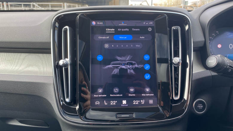 Volvo XC40 2.0 B4P Ultra Dark 5dr Auto Petrol Estate